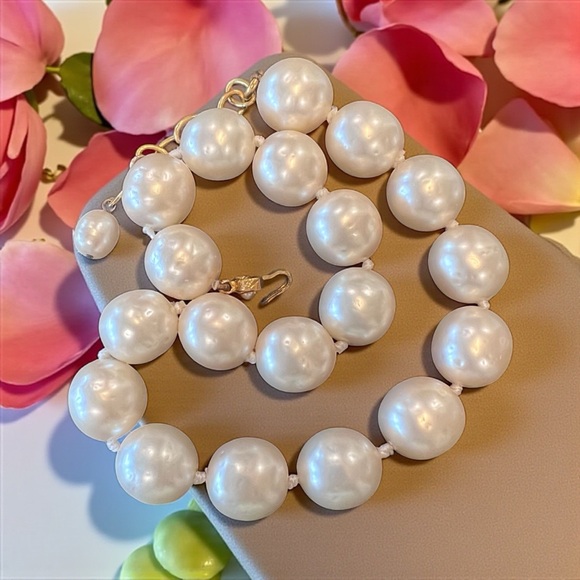 CHANEL Vintage Gold and Faux Pearl Necklace - Picture 1 of 10
